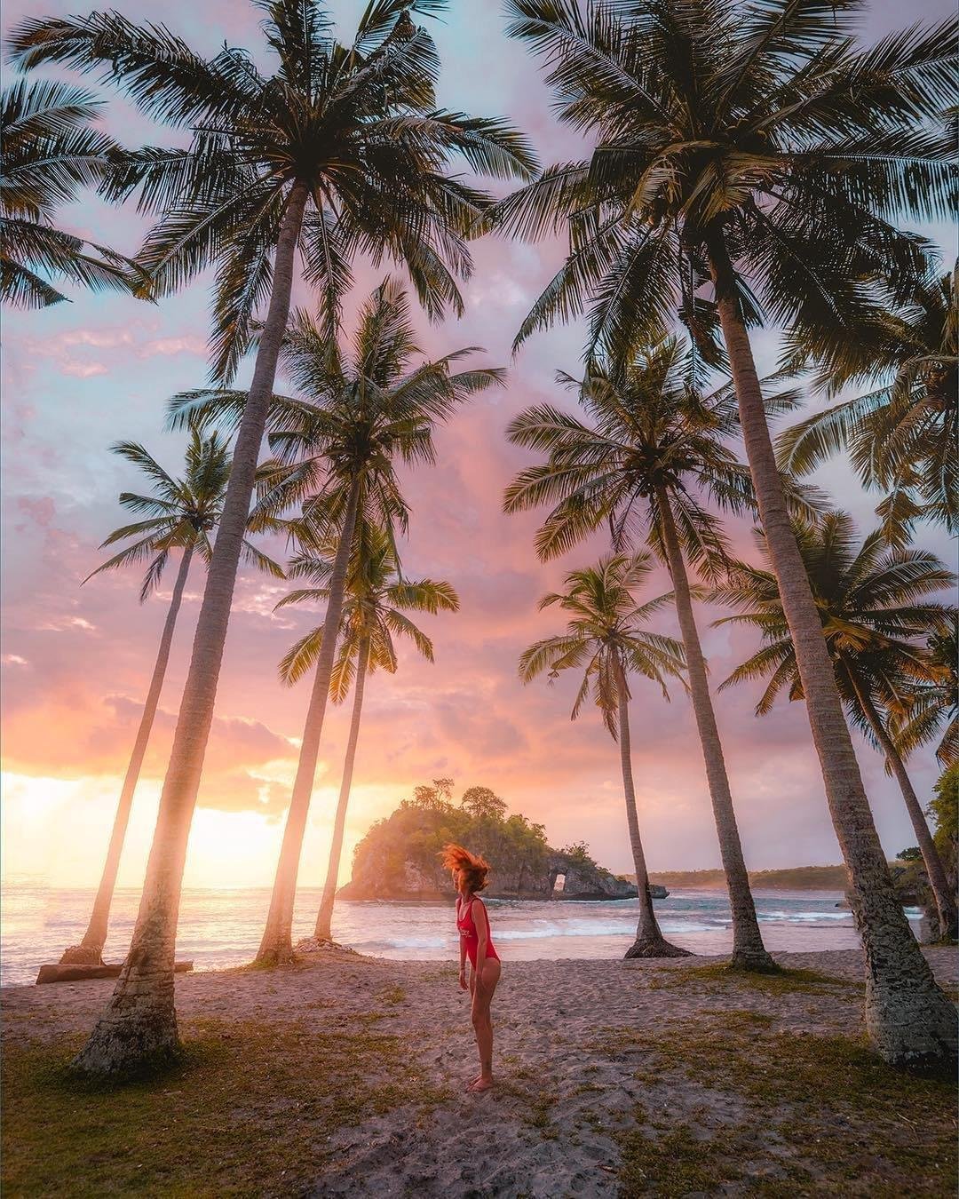 candid photo at crystal bay nusa penida