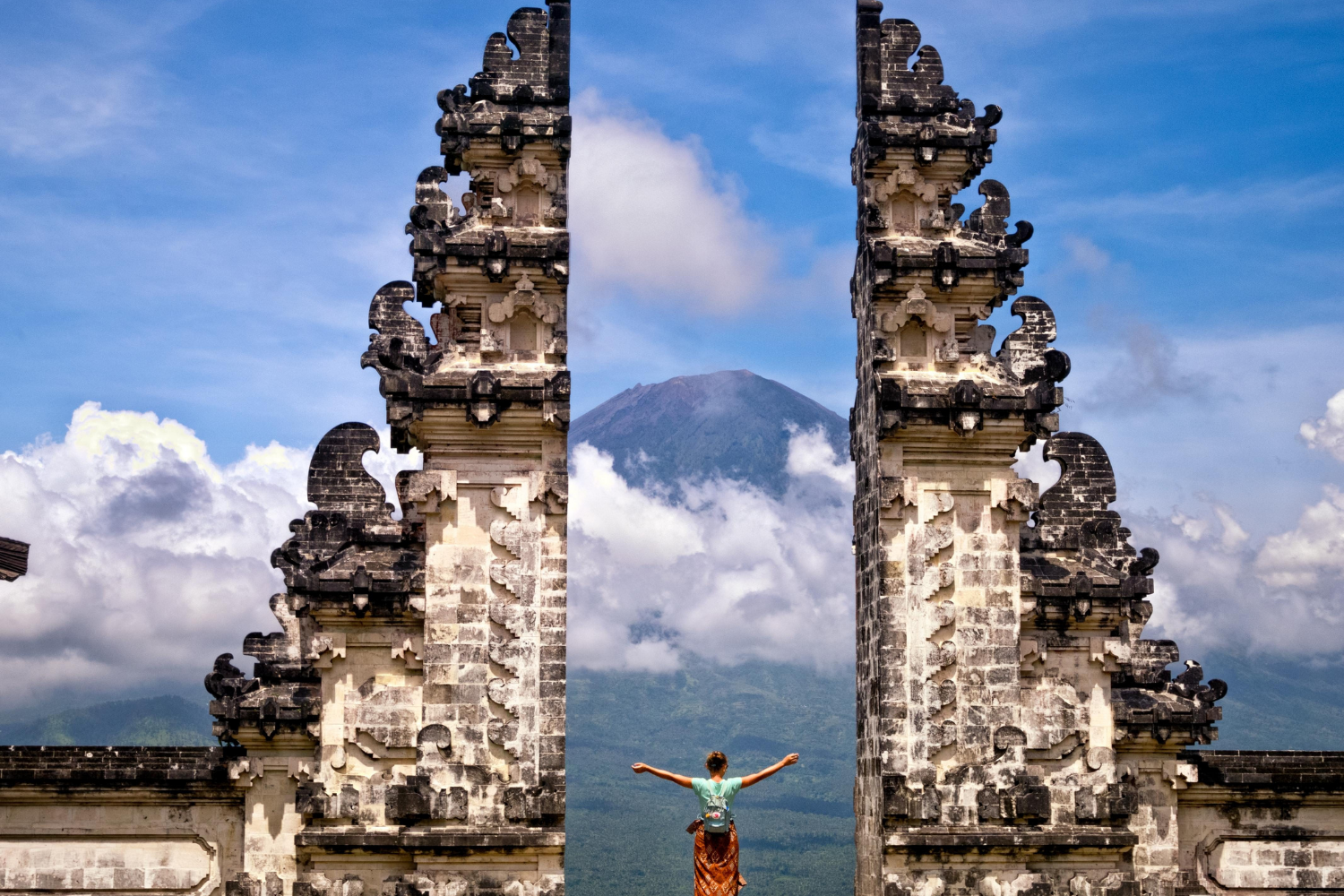 heaven gate infront of mount agung