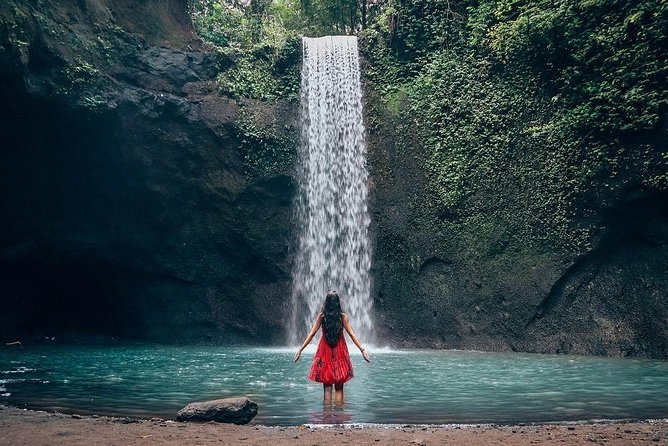A majestic 15-meter waterfall cascading into a green valley at Tegenungan Waterfall, Ubud, Bali.