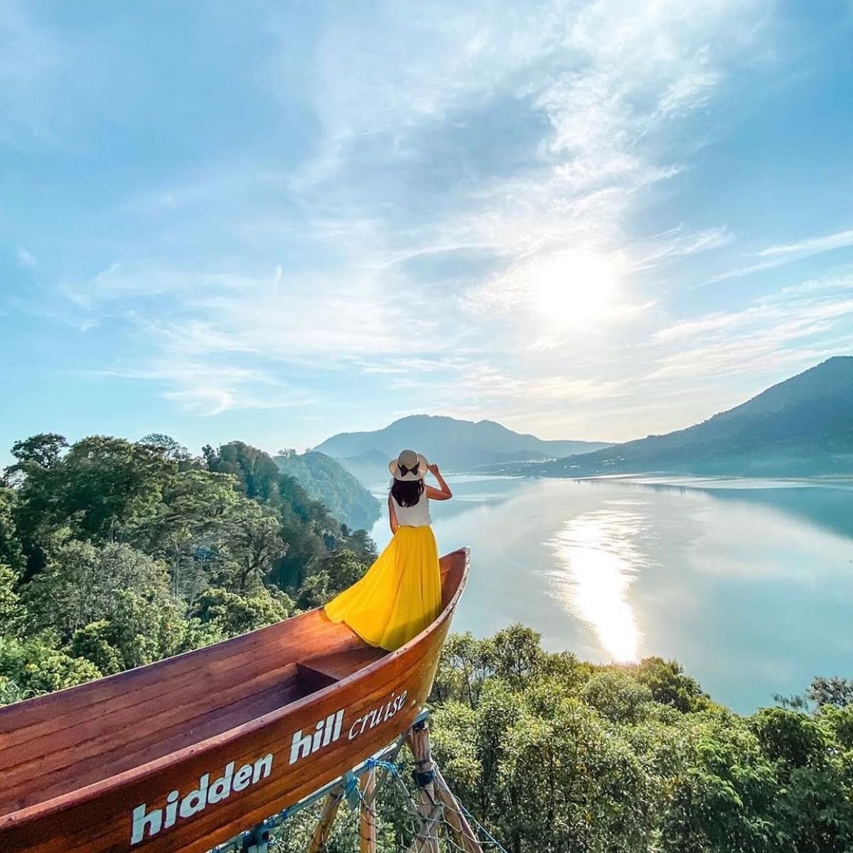 Wooden ship lookout point with a view of the twin lakes in Wanagiri Bali